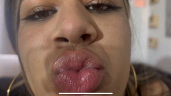 giantess barely let u breathe w big lips - March 03, 2023 (Colombianbigass)