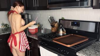Christmas cookies with Step mom (TrophyWifeNat)