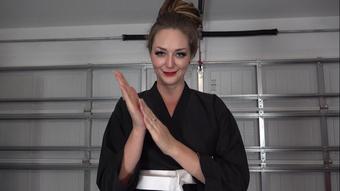 SABLIQUE'S STRONG HANDS & KARATE CHOPS - August 08, 2022 (RoxieRaeFetish)