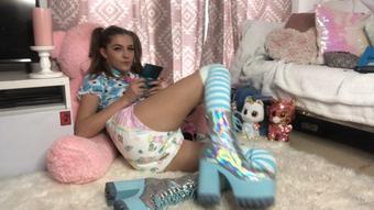 Playing in diapee for stepdaddy (RhiannonRyder1995)