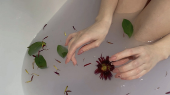 Aesthetic bathtime (Babyheavanian)