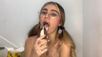 Body smeared with ice cream (SaradaParker)