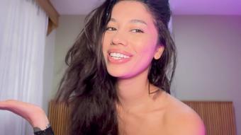 Meet Jessica while she's doing her makeup (Jessica Alvarez)