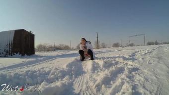 Wet Kelly Pee Despertion In The Snow (Wet Kelly)