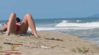 Masturbating on public beach - December 07, 2016 (Emanuelly Raquel)