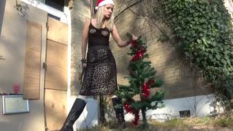 Xmas Must Be Destroyed (Goddess Vanessa)