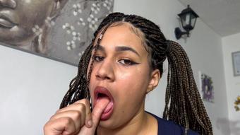 STANDARD VE i can not stop sucking my thumb hehe - April 27, 2023 (Colombianbigass)