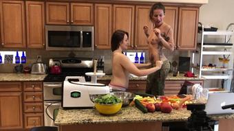 Ciren Verde Two Girls Juicing Mangos Naked (Ciren Verde)