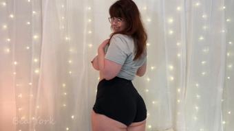 Cute Star Wars Girl Strikes Back - April 02, 2018 (Bea York)