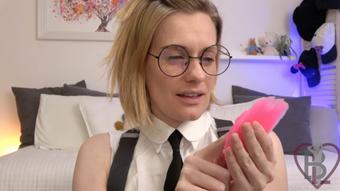 Nerd clones her pussy - November 19, 2022 (BelleLou)
