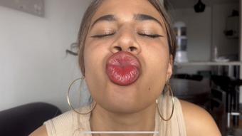 i want you to cum on my big juicy lips - March 11, 2023 (Colombianbigass)
