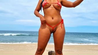 NANO BIKINI BUTT PLUG  ON THE BEACH (K3X PRODUCTIONS)