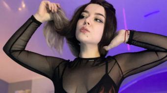 Horny girl hungry for huge cocks - Jun 11, 2022 (MaddieSunn)