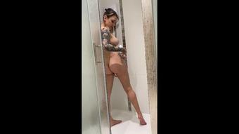 Shower Head Masturbating Fun (SuzieLove212)
