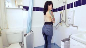 Pissing In My Jeans From Behind (Molly Darling)