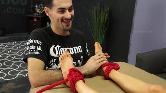 Vicki Has Her Size 5 Feet Worshiped (Custom Fetish)