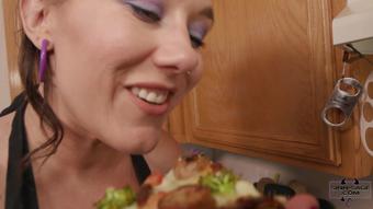 Office Pizza Party Giantess Sinn Sage - Dec 21, 2021 (SinnSage)