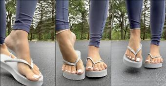 gorgeousaurrr 02 09 2020 819686585 modeling my new platform havaianas (gorgeousaurrr)