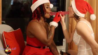 Mrs. Clause Fucks her helper (Siren_nudist)