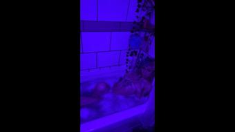 Run a bath with me :P freee video - April 03, 2023 (Thchic88)