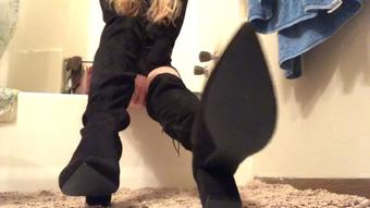 Worship my Boots (RubyPrincess)