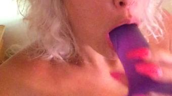 Dildo sucking practice (Paula1817)