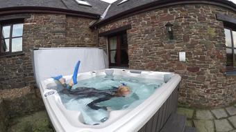 Ariel Anderssen Full Snorkel Gear In The Hot Tub (Ariel Anderssen)