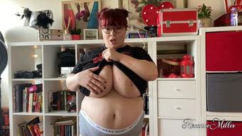 Shy nerd plays with boobs (RoxanneMiller)