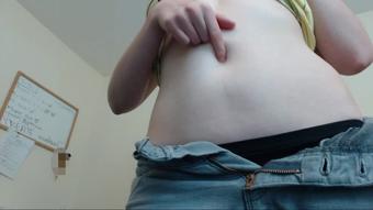 Belly Squishing Fetish (happylilcamgirl)