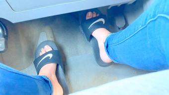 Pedal pumping with slides and barefoot (Drea_xoxo)