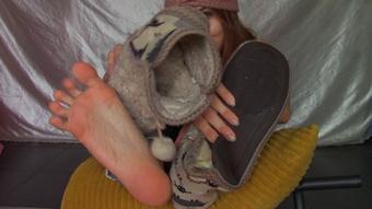 MisUsed Slippers Sniff Test (Goddess Vanessa)