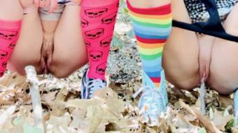 Two girls play and piss outside - April 05, 2021 (VibeWithMommy)