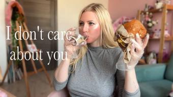 Ignoring you and eating the humburger (alicewarmheart)
