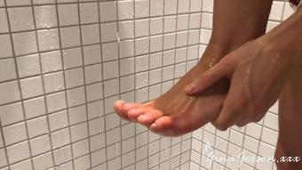 Wet feet and more (Gina Gerson Real)