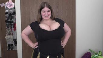 BBW Cheerleader Overcomes Fat Shaming (Sarah Rae)