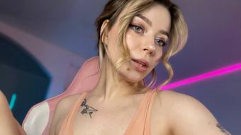 One glam lady - two dicks - Aug 17, 2022 (MaddieSunn)
