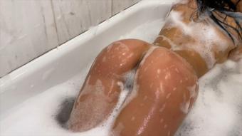 Romantic bubble bath date night with me - May 02, 2021 (nicoledoshi)