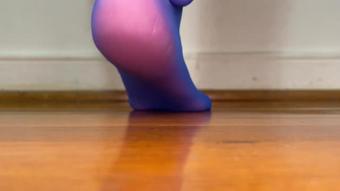 Ebony Giantess In Blue Nylons (Pink Foxx)