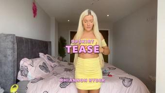 upskirt tease (RhiannonRyder1995)