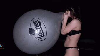 Scarlett J Blow Pops a LOONER Balloon (Custom Fetish)
