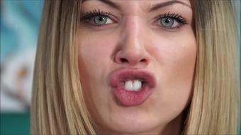 Amber Makes 'Square' Lips (Custom Fetish)