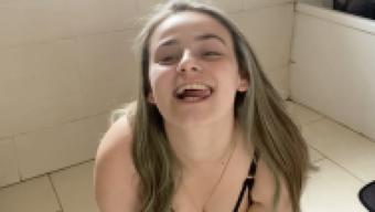 Teen Rides Clear Dildo In Bathroom (Tiffanybabe01)