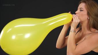Amber Valentines's Blow to Pop (Custom Fetish)
