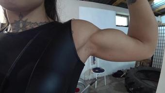 Gymbabe Angry Gym Wife I Biceps Domination (GymBabe)