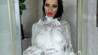 Foam Fetish (Lia Lennice)