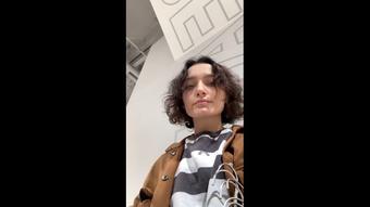 The girl was almost found in the fitting (kellywow)