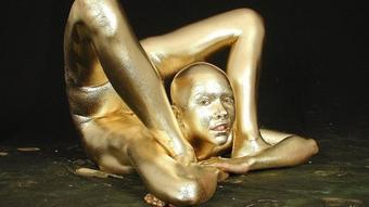 Vidzflix Contortionist Gets Golden Painted (VidzFlix)