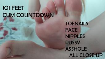 Feet and toenails very close-up - April 04, 2022 (Darina158)