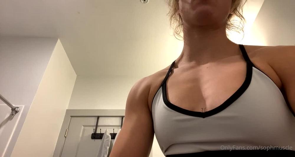 sophmuscle 10 12 2021 2297794241 1 minute straight pec bouncing per request. you guys can message what youâd like to see 