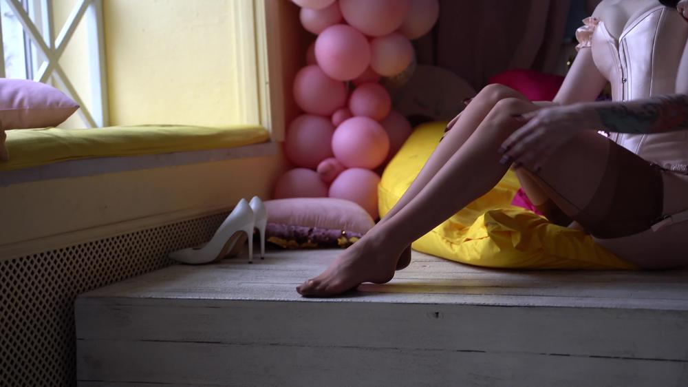 Foot Fetish In 100 Nylon Stockings